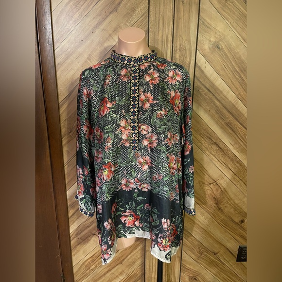 Johnny Was Women’s Medium Fabiana Silk Embroidered Floral Tunic Top - Picture 2 of 10